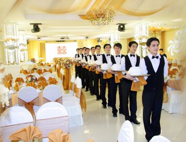 Dịch vụ cung ứng nhân viên phục vụ nhà hàng, khách sạn