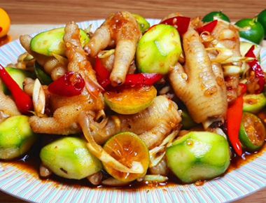 Chân gà sốt Thái xoài non