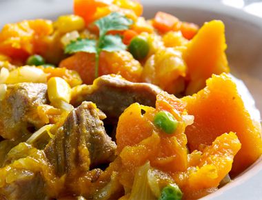 Cuốn cơm với ba rọi kho bí đỏ