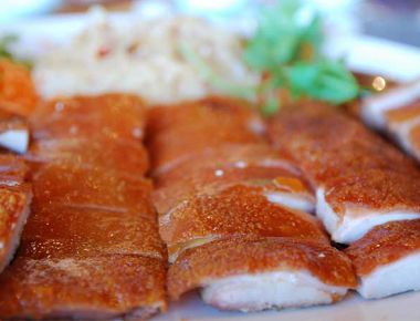 Thịt heo sữa quay ăn với món nào là ngon nhất?