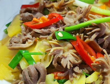 Mề vịt xào gừng thơm nức mũi, cả nhà có món ngon ăn tốn cơm